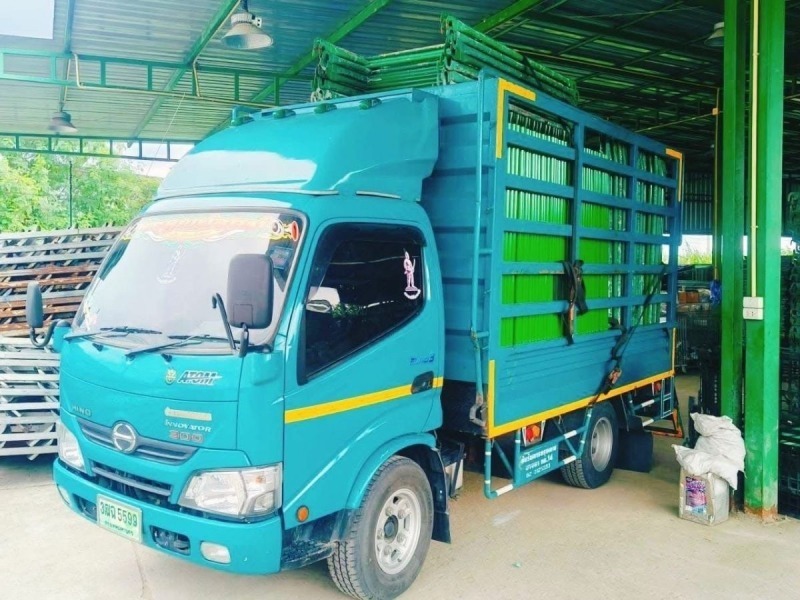 นั่งร้านและอุปกรณ์ก่อสร้าง